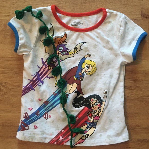 🌷Dc Superhero Girls XS (4/5) Short Sleeve Top🌷 - Picture 1 of 6